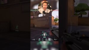 I played Valorant with my girlfriend! 😳